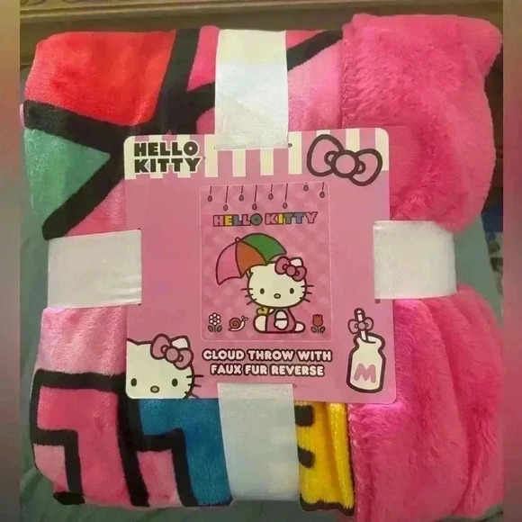 🚫SOLD🚫 Hello Kitty Faux Fur Throw - Picture 3 of 8